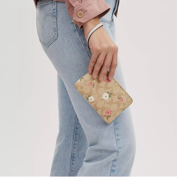 Coach Corner Zip Wristlet In Signature Canvas With Floral Print - Picture 3 of 7